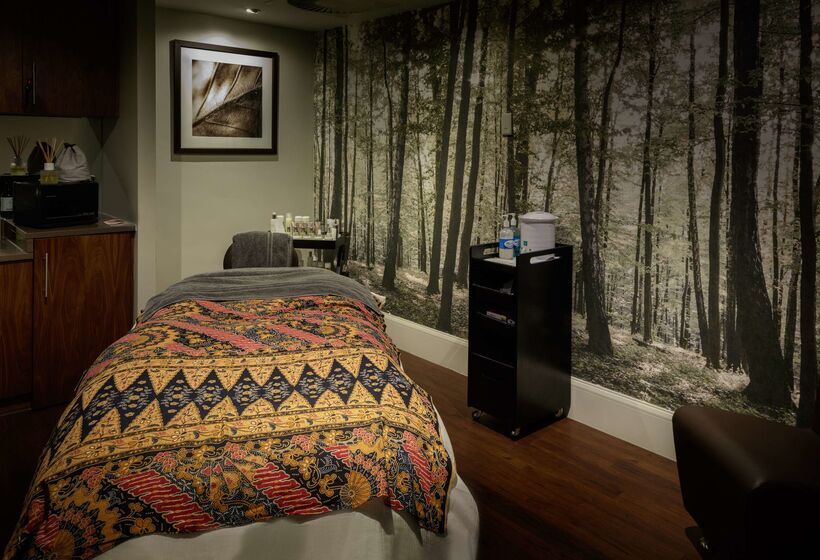 فندق Glasgow Westerwood Spa & Golf Resort