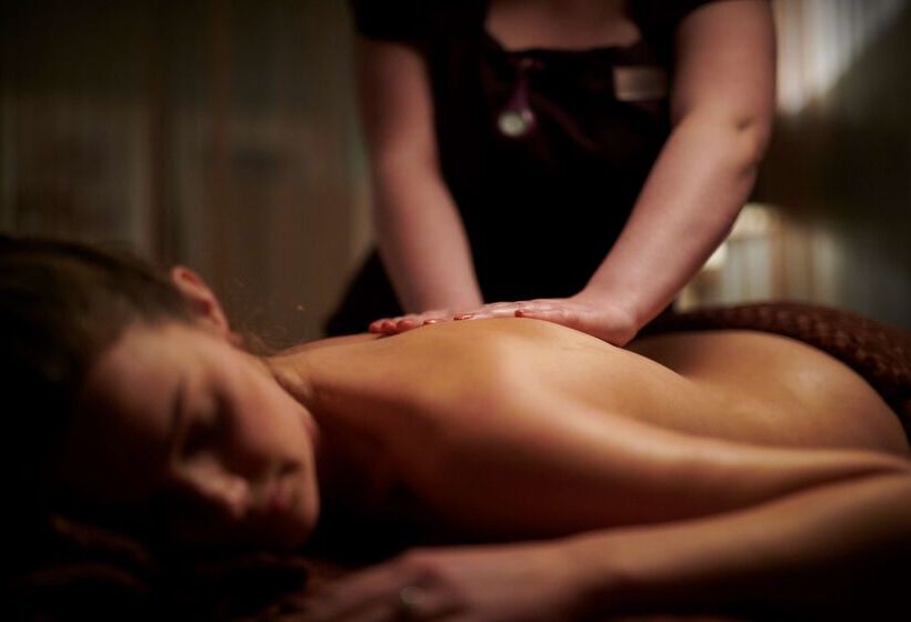 فندق Glasgow Westerwood Spa & Golf Resort