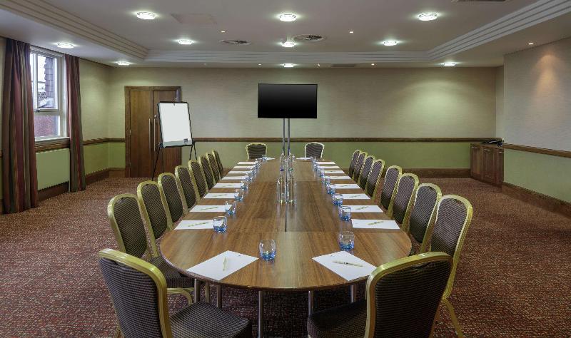 فندق Glasgow Westerwood Spa & Golf Resort