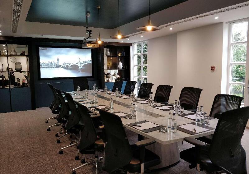 فندق Doubletree By Hilton London Kensington