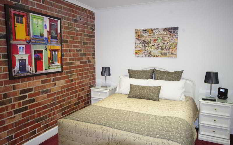 هتل Ensenada Motor Inn And Suites