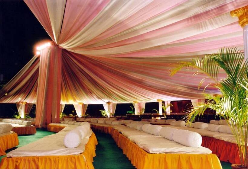 בית מלון כפרי Express Towers