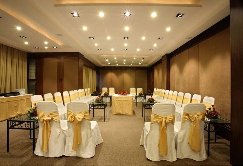 בית מלון כפרי Express Towers