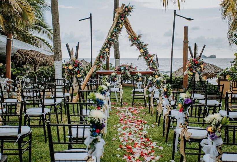 בית מלון כפרי Fontan Ixtapa