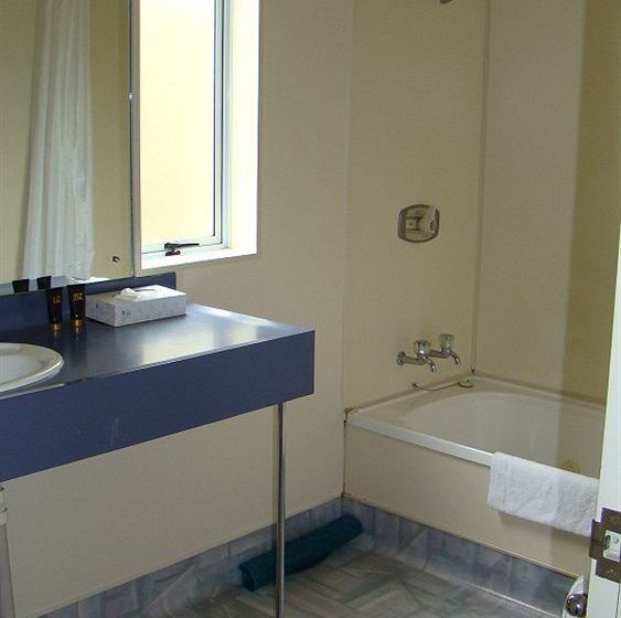 Fountain Court Motel