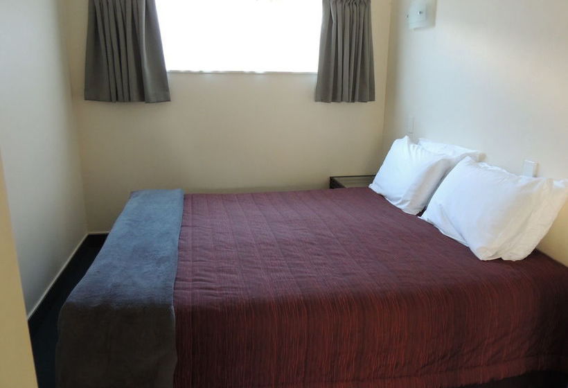 Fountain Court Motel