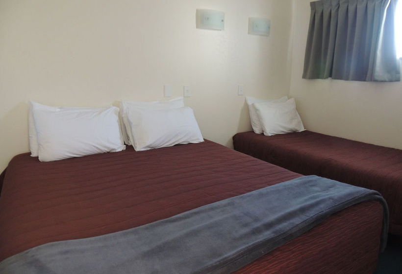 Fountain Court Motel