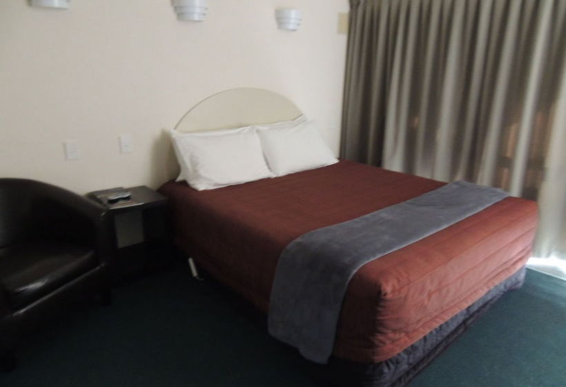 Fountain Court Motel