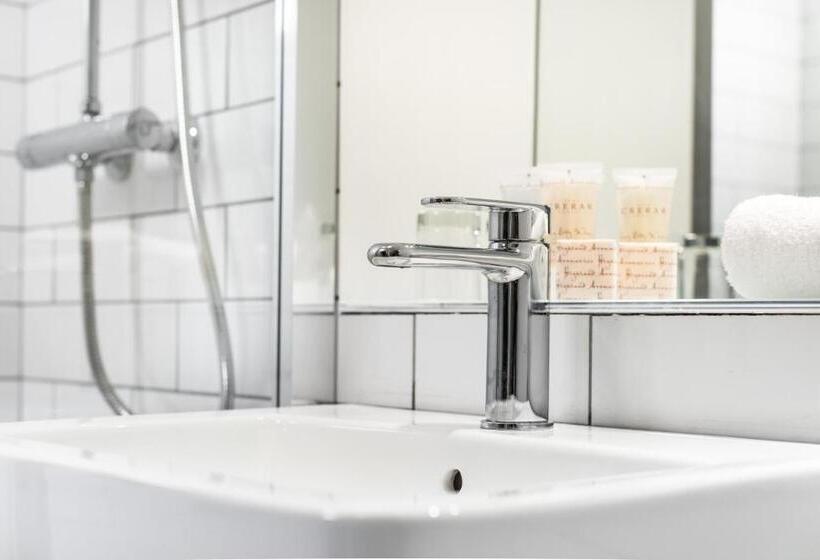 Glasgow West Hotel By Compass Hospitality