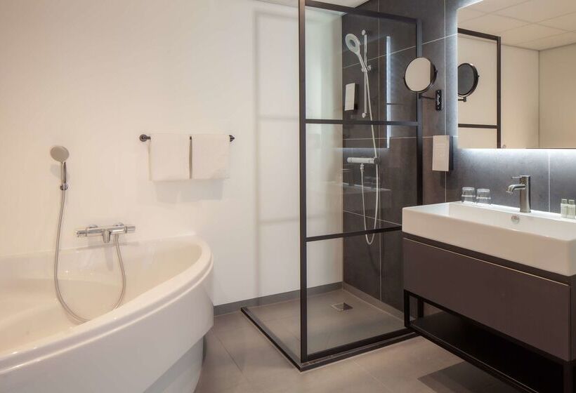 Отель Golden Tulip Leiden Centre