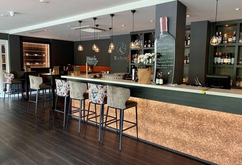 Отель Golden Tulip Leiden Centre