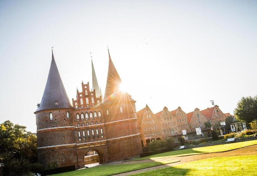 בית מלון כפרי Holiday Inn Lübeck, An Ihg