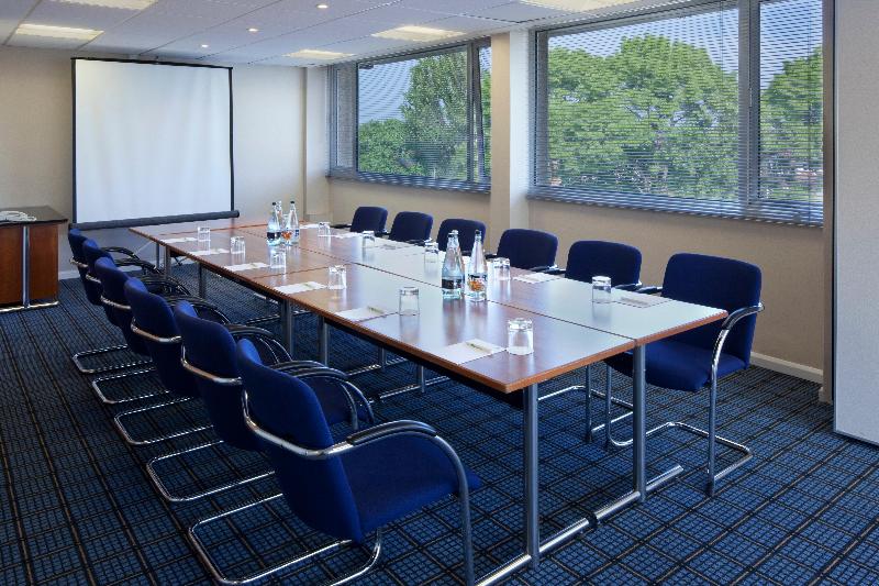 Отель Holiday Inn Maidenhead Windsor By Ihg