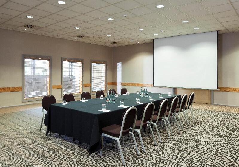 Отель Holiday Inn Maidenhead Windsor By Ihg