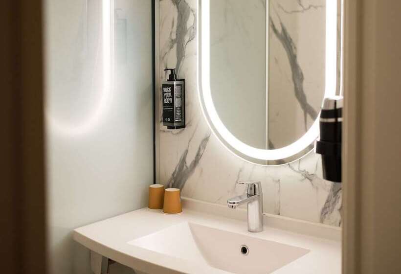 ホテル Ibis Port De Plaisance