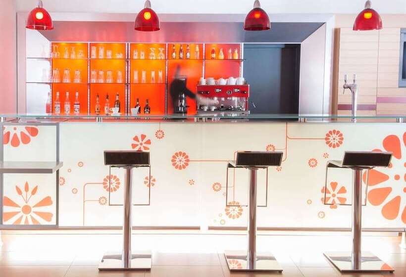 Отель Ibis Cholet