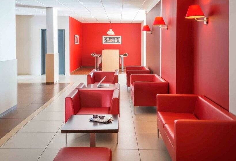 Отель Ibis Cholet