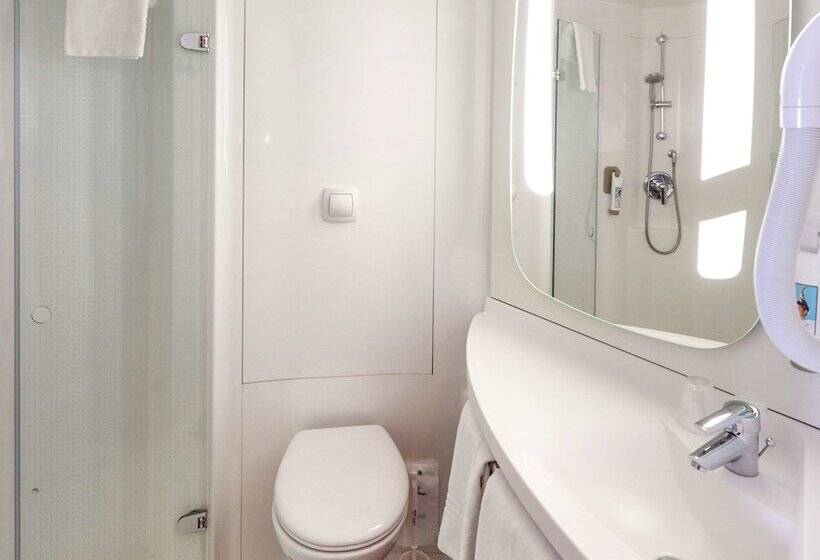 Отель Ibis Cholet