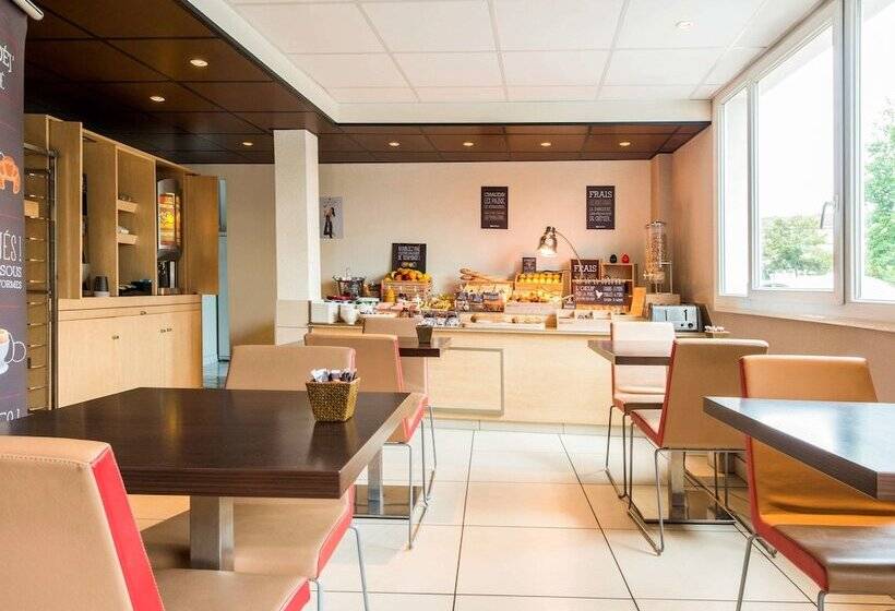 Отель Hôtel Ibis Cognac Centre