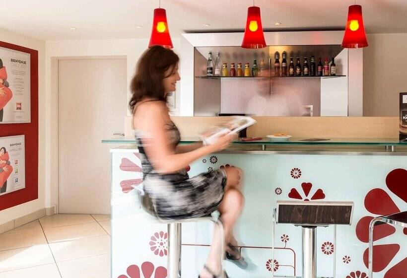 Отель Hôtel Ibis Cognac Centre