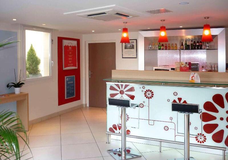 Отель Hôtel Ibis Cognac Centre