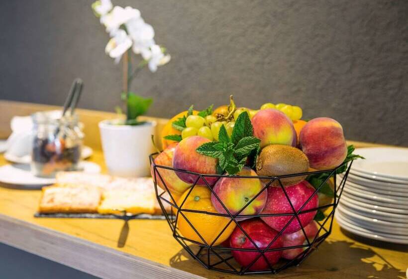 Отель Ibis Lausanne Crissier