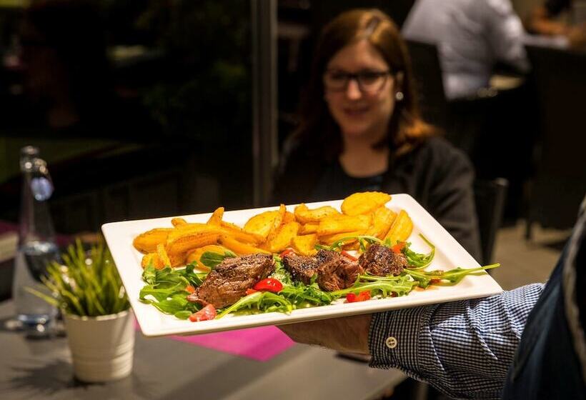 Отель Ibis Lausanne Crissier