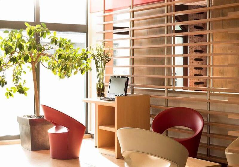 Отель Ibis Lausanne Crissier