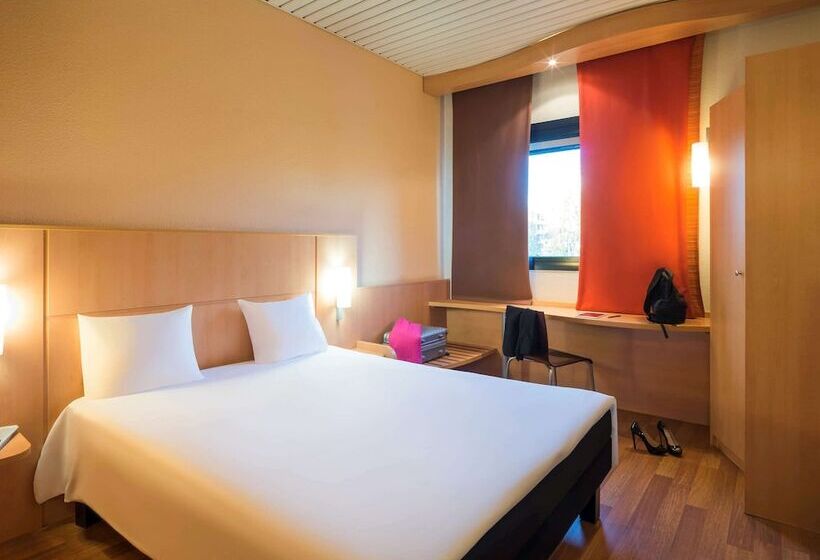 هتل Ibis Milano Ca Granda