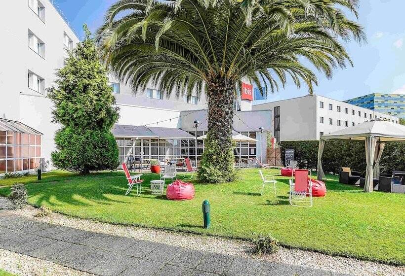 Отель Ibis Porto Gaia