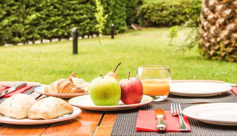 Отель Ibis Porto Gaia