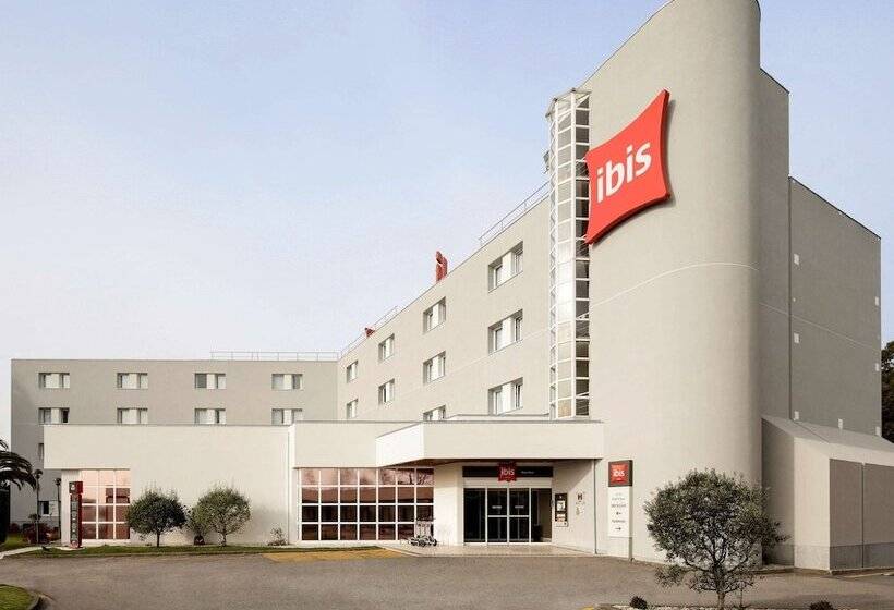 Отель Ibis Porto Gaia