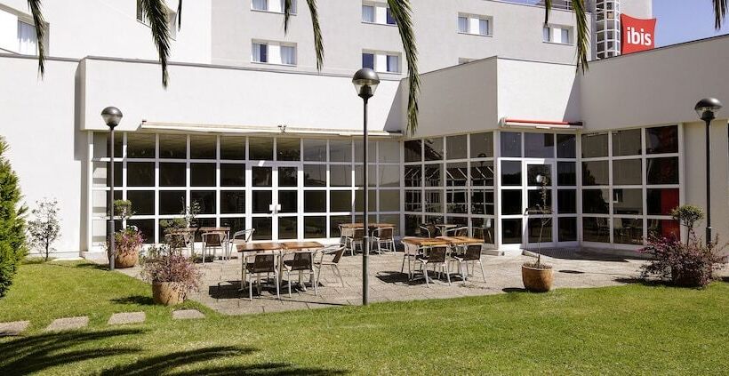Отель Ibis Porto Gaia