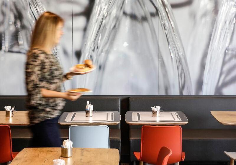 Отель Ibis Porto Gaia