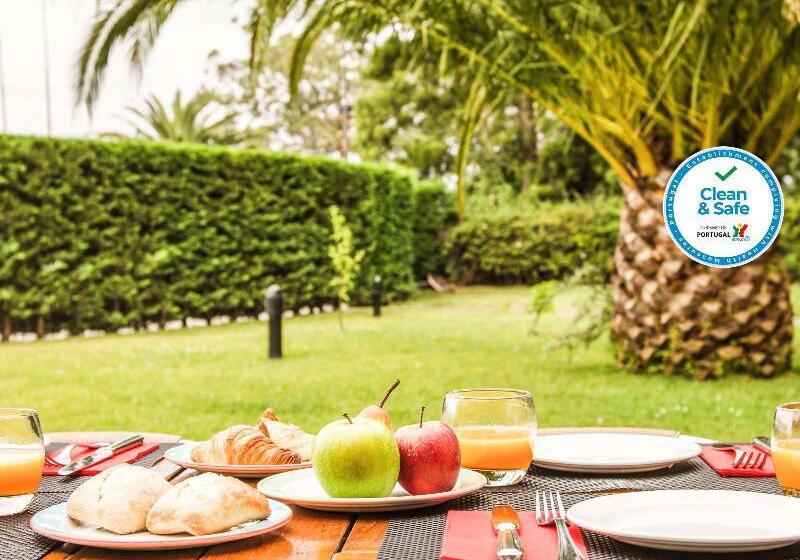 Отель Ibis Porto Gaia