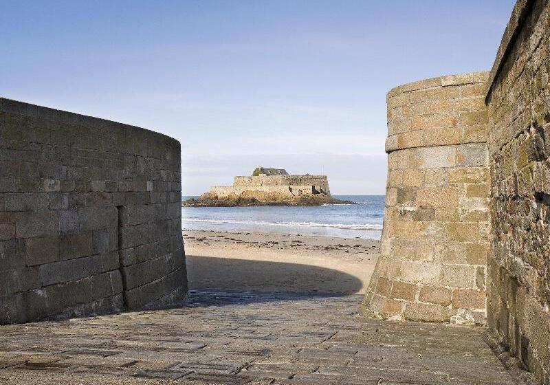 ホテル Ibis Saint Malo Plage