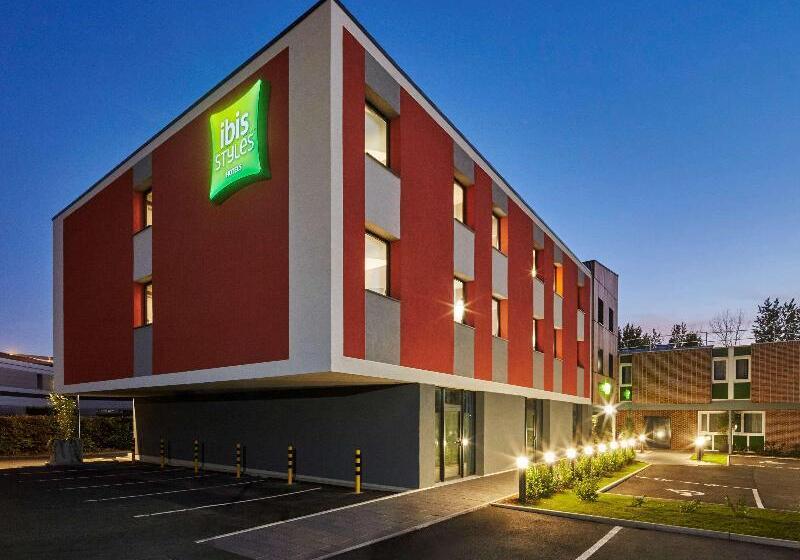 ホテル Ibis Styles Evry Lisses
