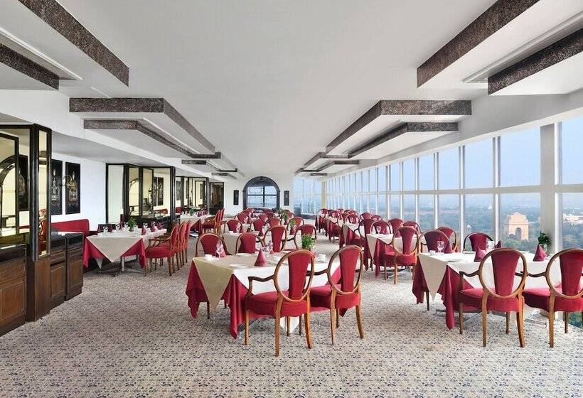 Отель Le Méridien New Delhi