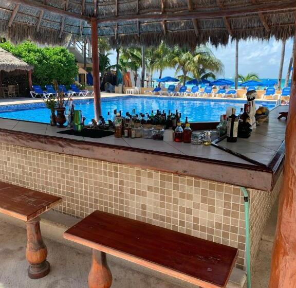 فندق Nautibeach Beach Front Condos In North Beach