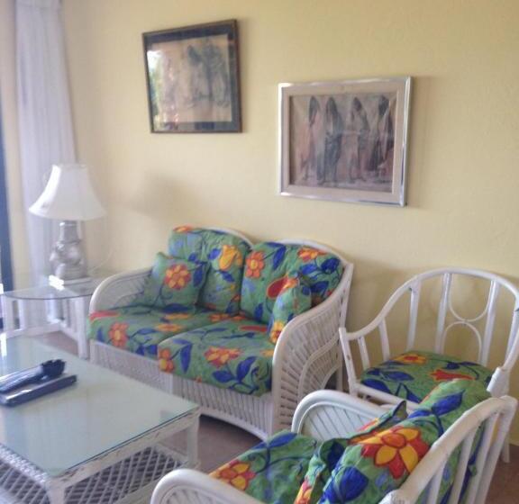 فندق Nautibeach Beach Front Condos In North Beach