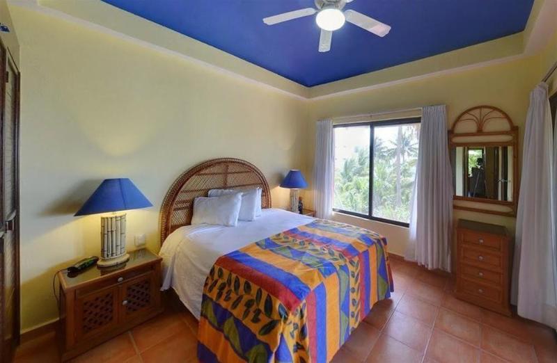 فندق Nautibeach Beach Front Condos In North Beach