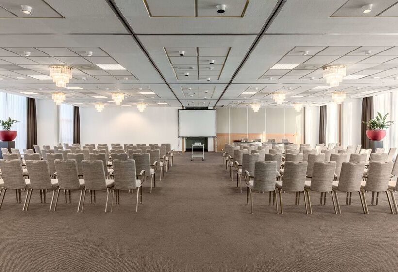 هتل NH Maastricht