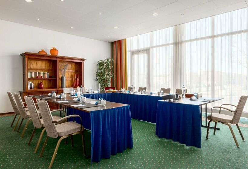 هتل NH Maastricht