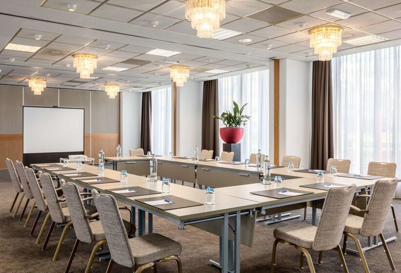 هتل NH Maastricht