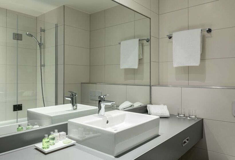 هتل NH Maastricht