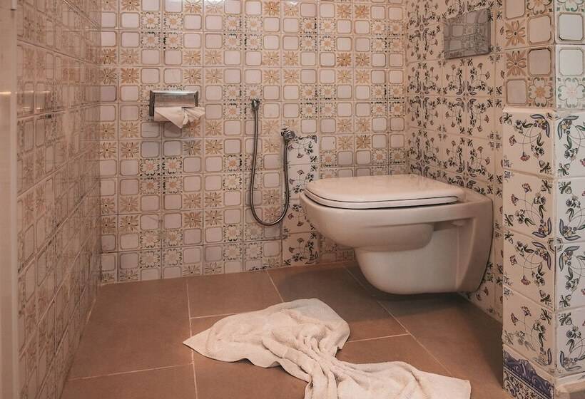 هتل Nour Justinia