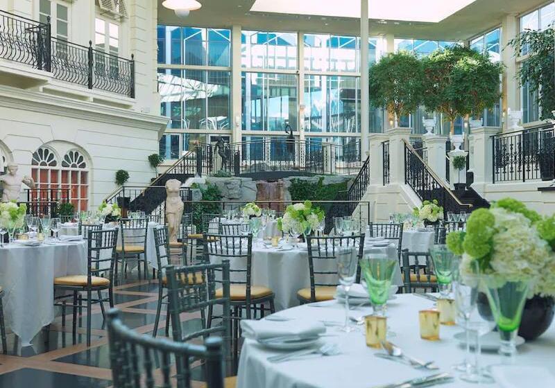 Radisson Blu Hotel, London Heathrow