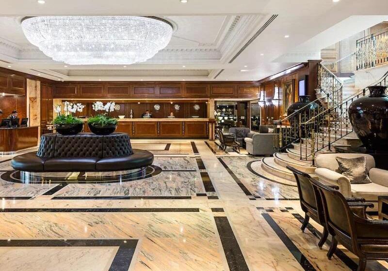 Radisson Blu Hotel, London Heathrow