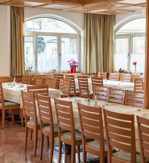 فندق Restaurant Lebzelter