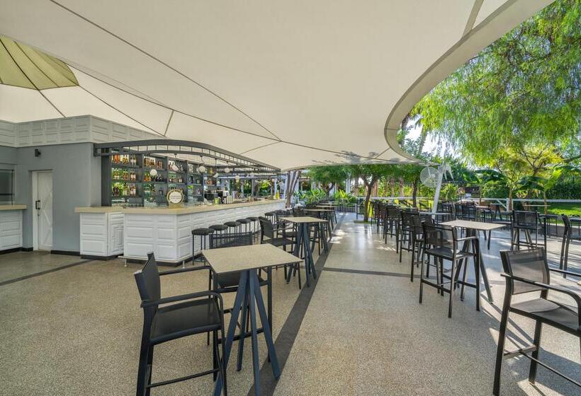 هتل Rixos Downtown Antalya, The Land of Legends Access